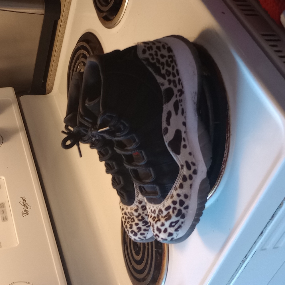 Jordan 9 - Picture 2 of 3